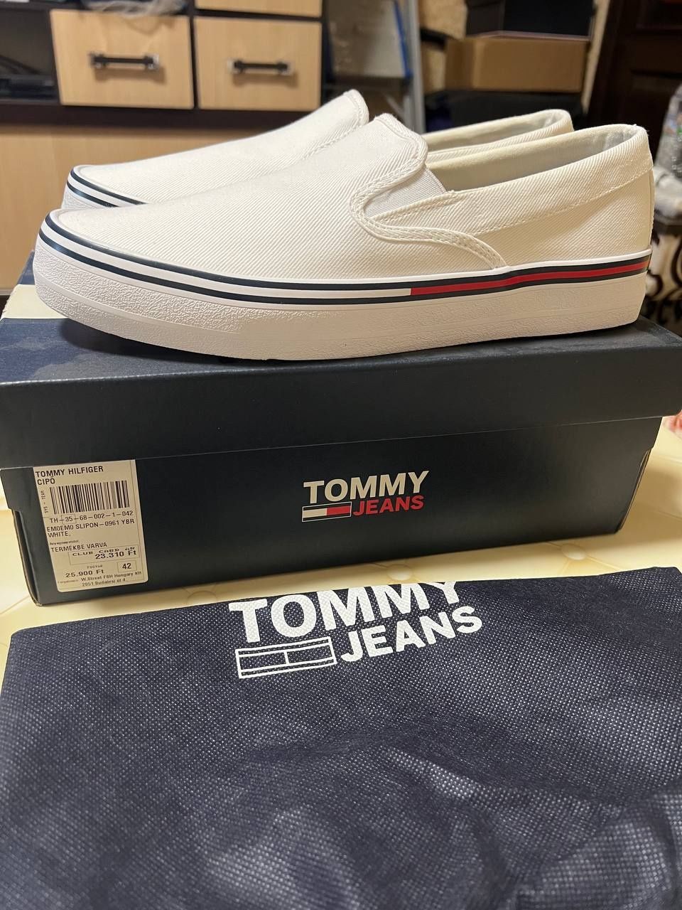 Слипоны от Tommy Hilfiger