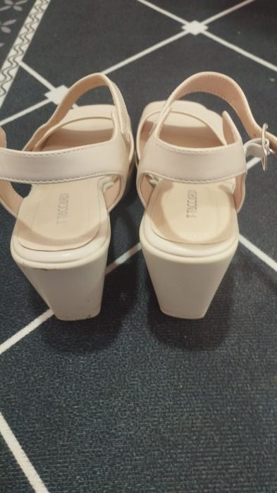 Сандалетка сатылады