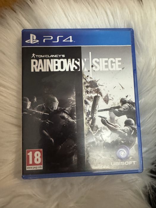 Плайсташан 4 слим с два джойстика и игра и калъв за джойстика