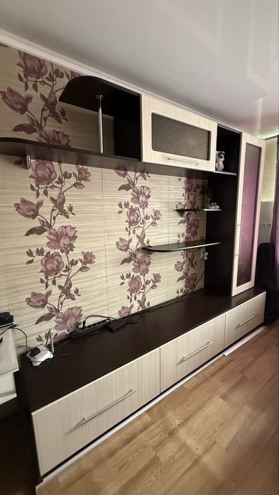 Продам стенку (тв-тумба, полки, шкаф для книг/посуды)