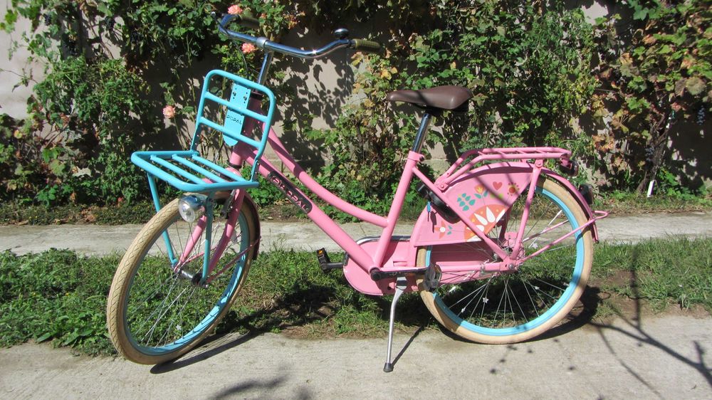 Bicicleta superba albastru cu roz perfecta, functionala totul original