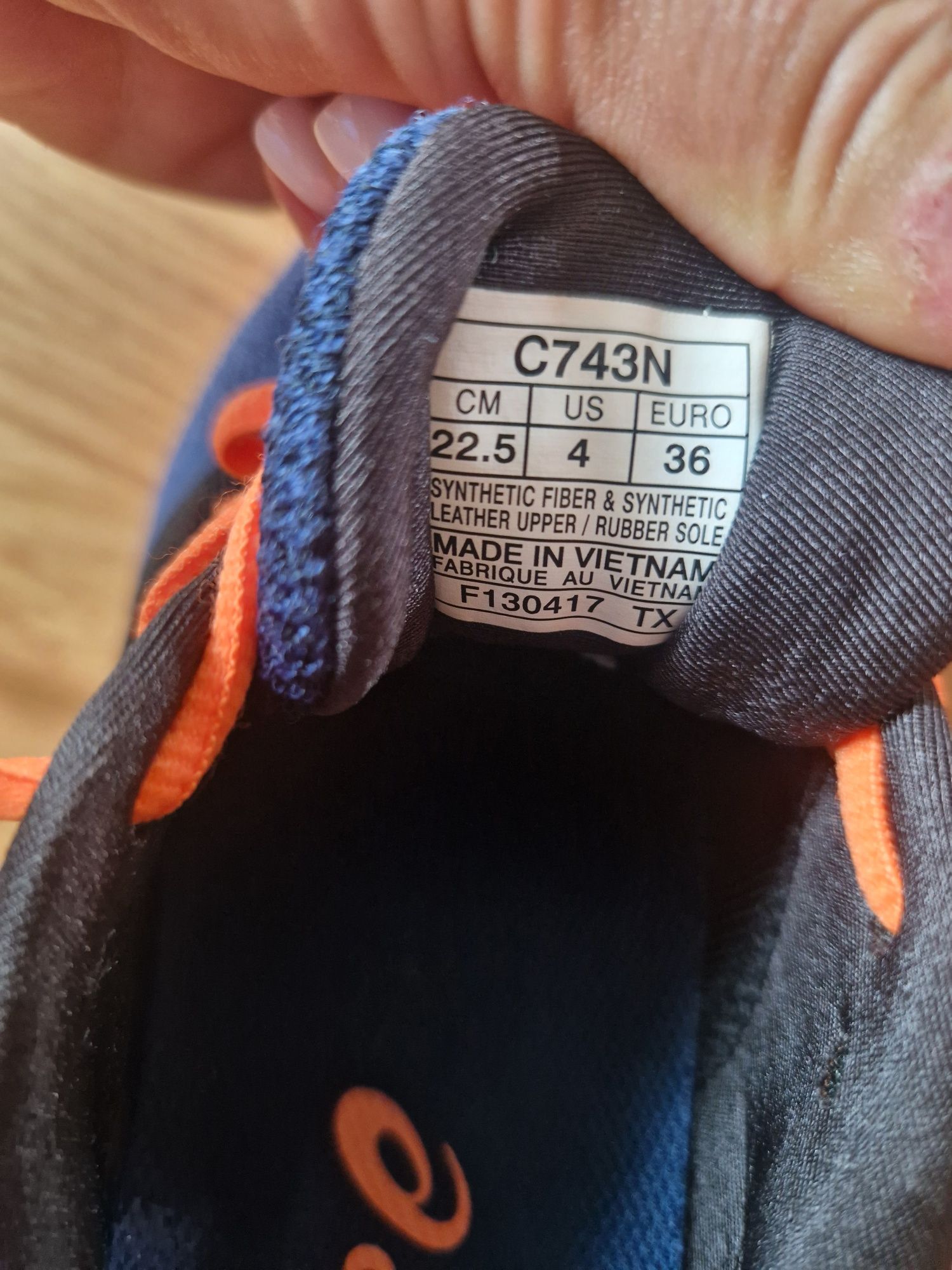 Маратонки. Asics за момиче