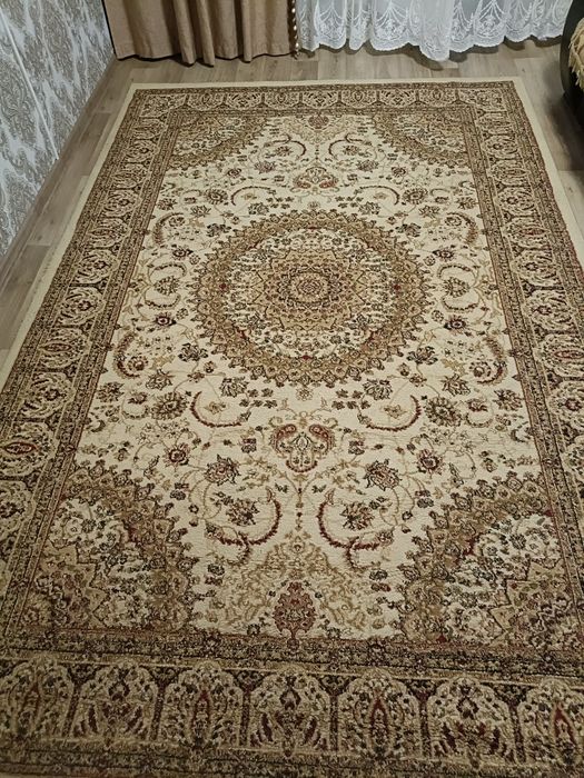 Продам ковер в зал