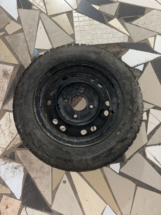 Продам зимние шины с дисками на дамас