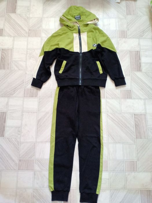 Спортивный костюм. Двойка (сарафан и топ)новая,платье.