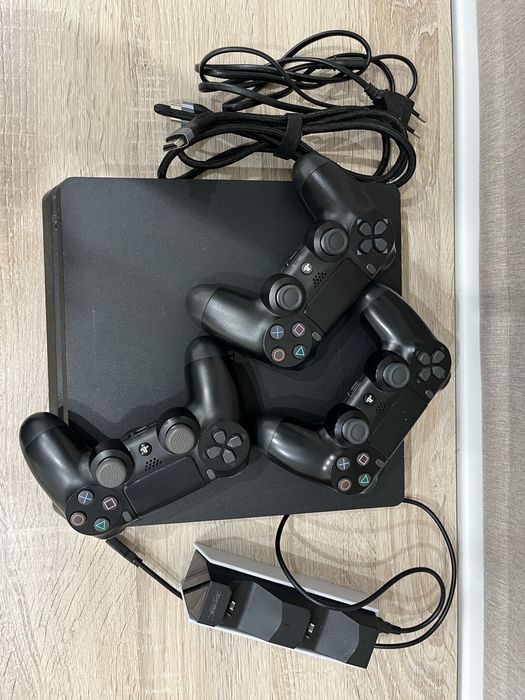 PlayStation4 в отличном состоянии