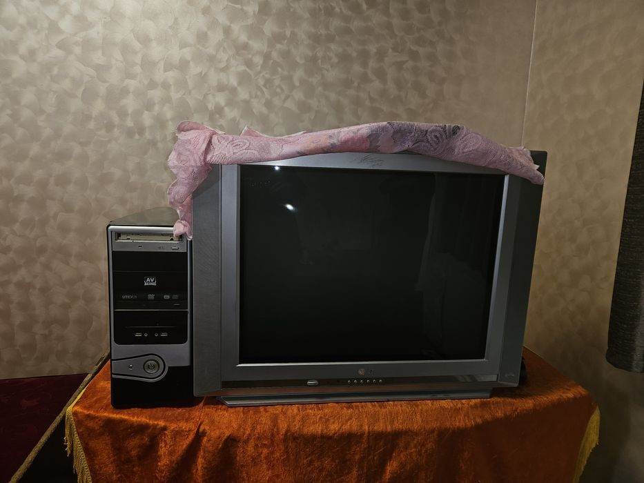 Televizor kompyuter protsessori 2 ta kalonka 1 ta dvd kalonka
