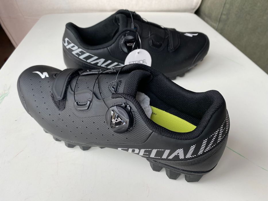 Pantofi Specialized marime 42 si 42.5 noi