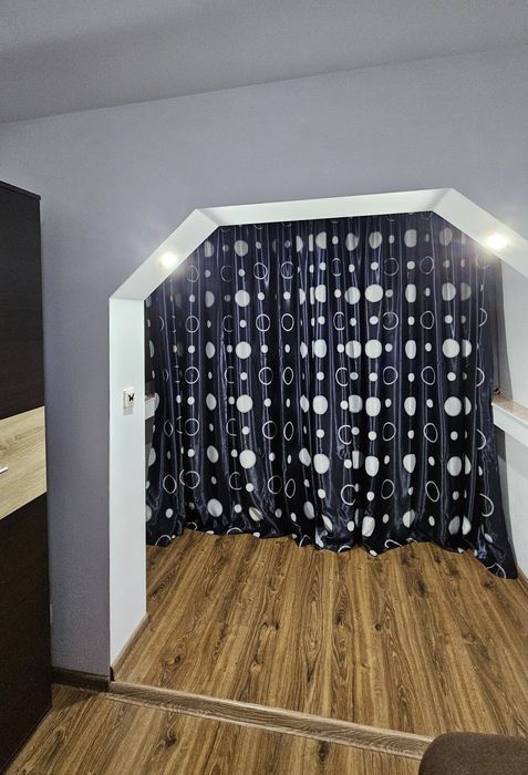 Draperie ( împărțită în 2 bucăți)