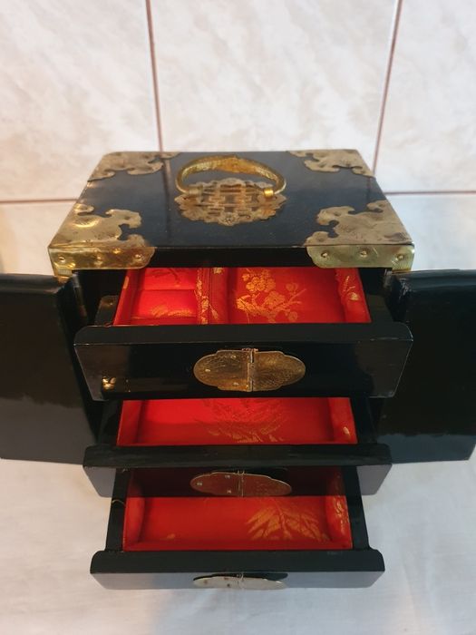 Dulapior pentru Bijuterii