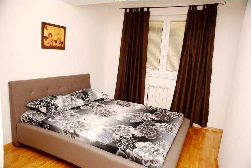 Дава се под наем Тристаен апартамент в Пловдив, Център - 79 кв.м за 244.8 € - Снимка #2