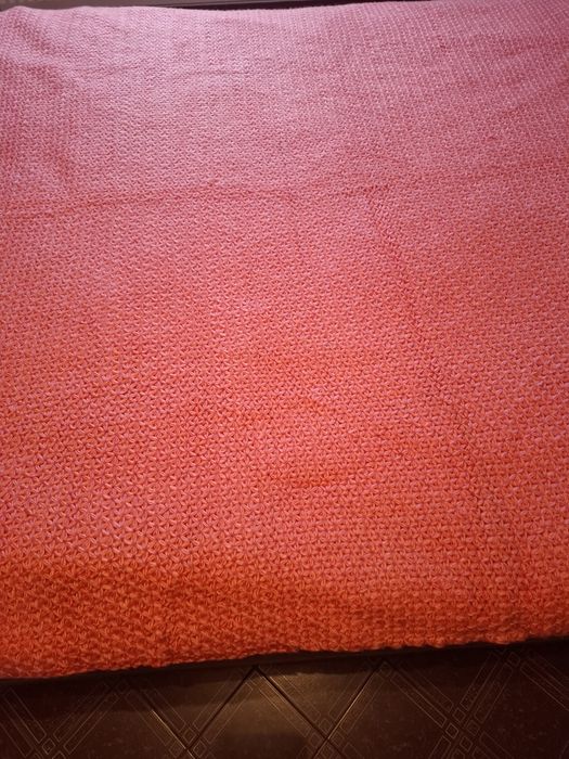 Плетена покривка за спалня