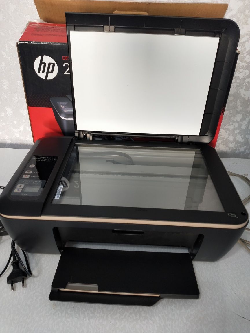 Принтер HP 2520hc в полной комплектации в коробке
