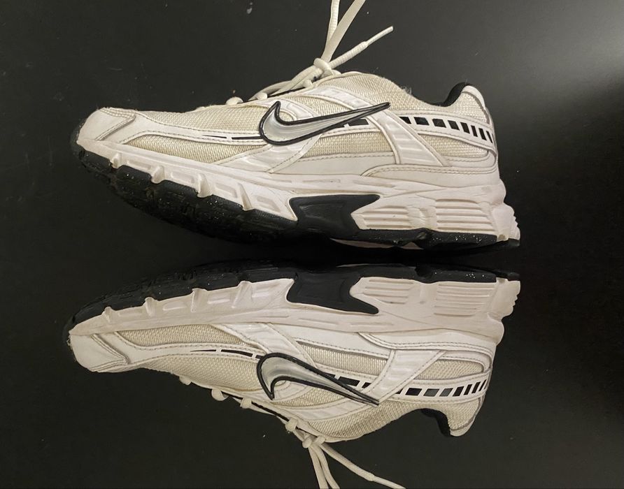 Обувки NIKE initiator