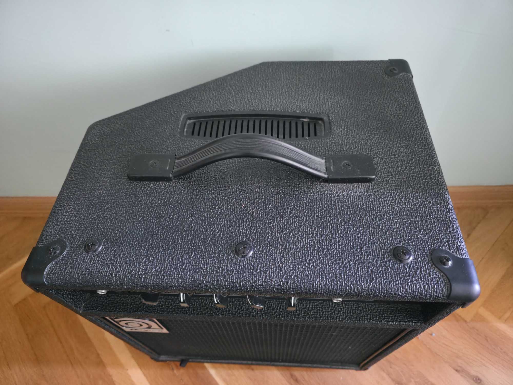 Продавам бас кубе Ampeg BA-108v2, 20W