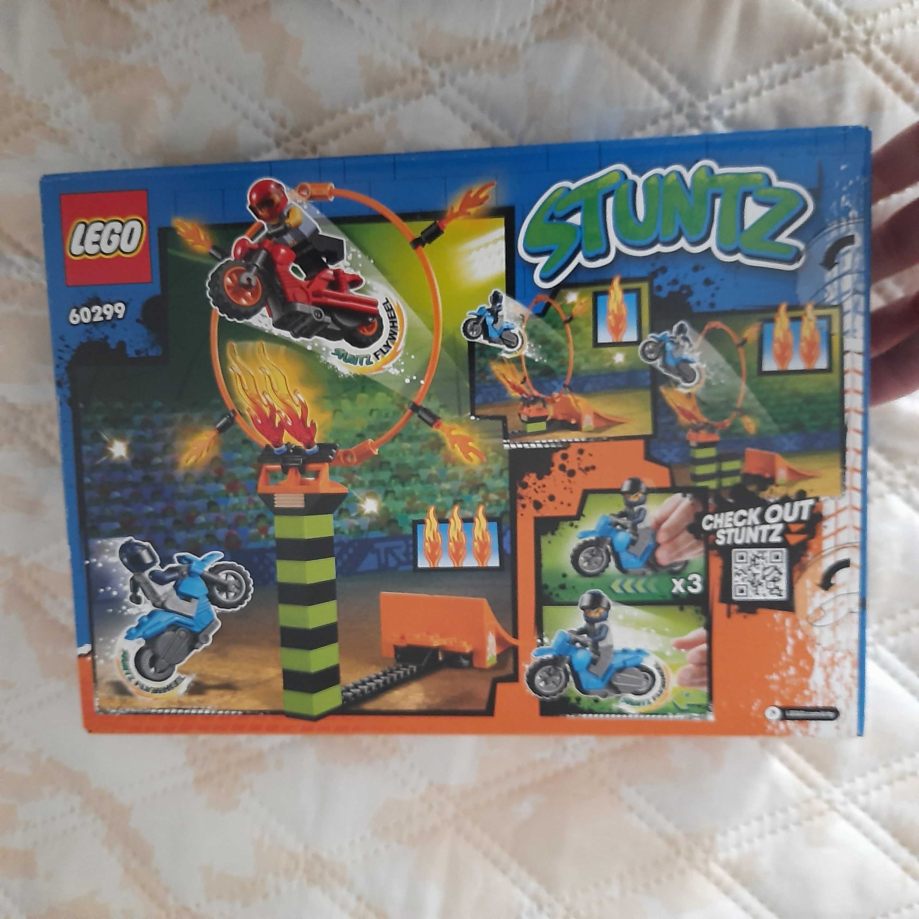 LEGO City Stunt 60299 - Каскадьорско състезание