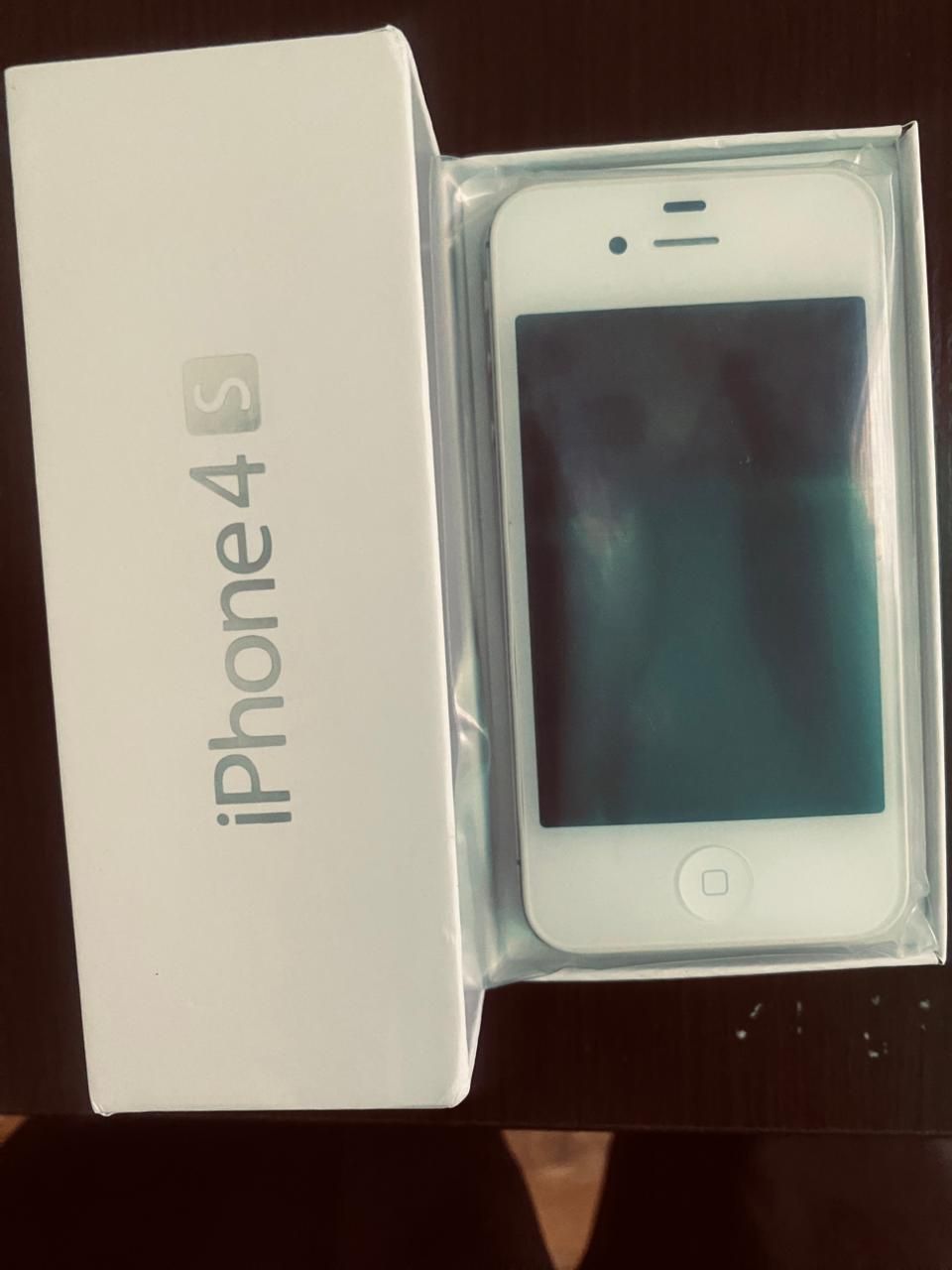 Продам Айфон 4s новый