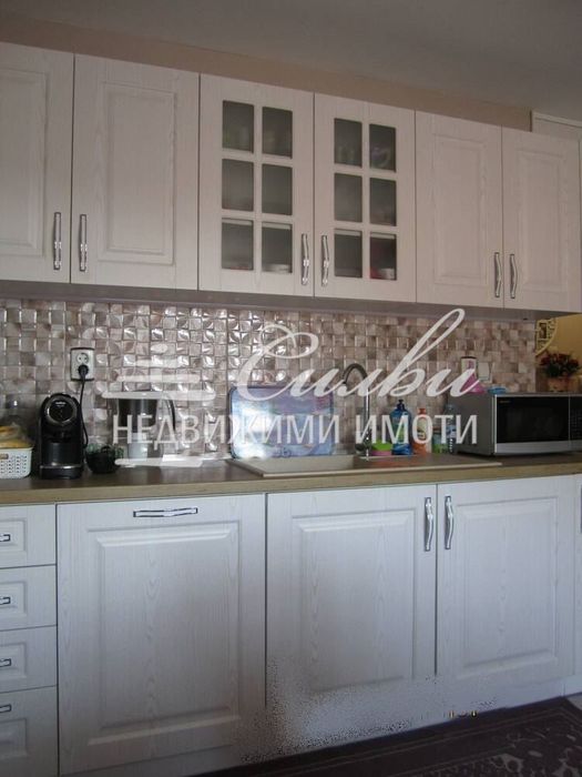 Тристаен ЮЖЕН апартамент в кв. Център!