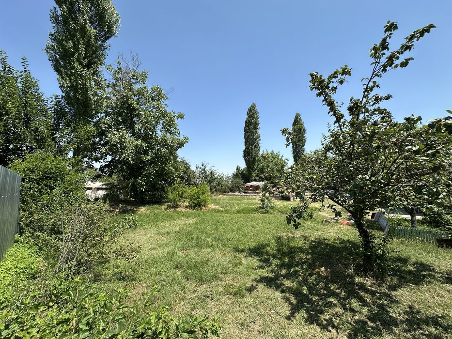 Hovli sotiladi 11 sotix