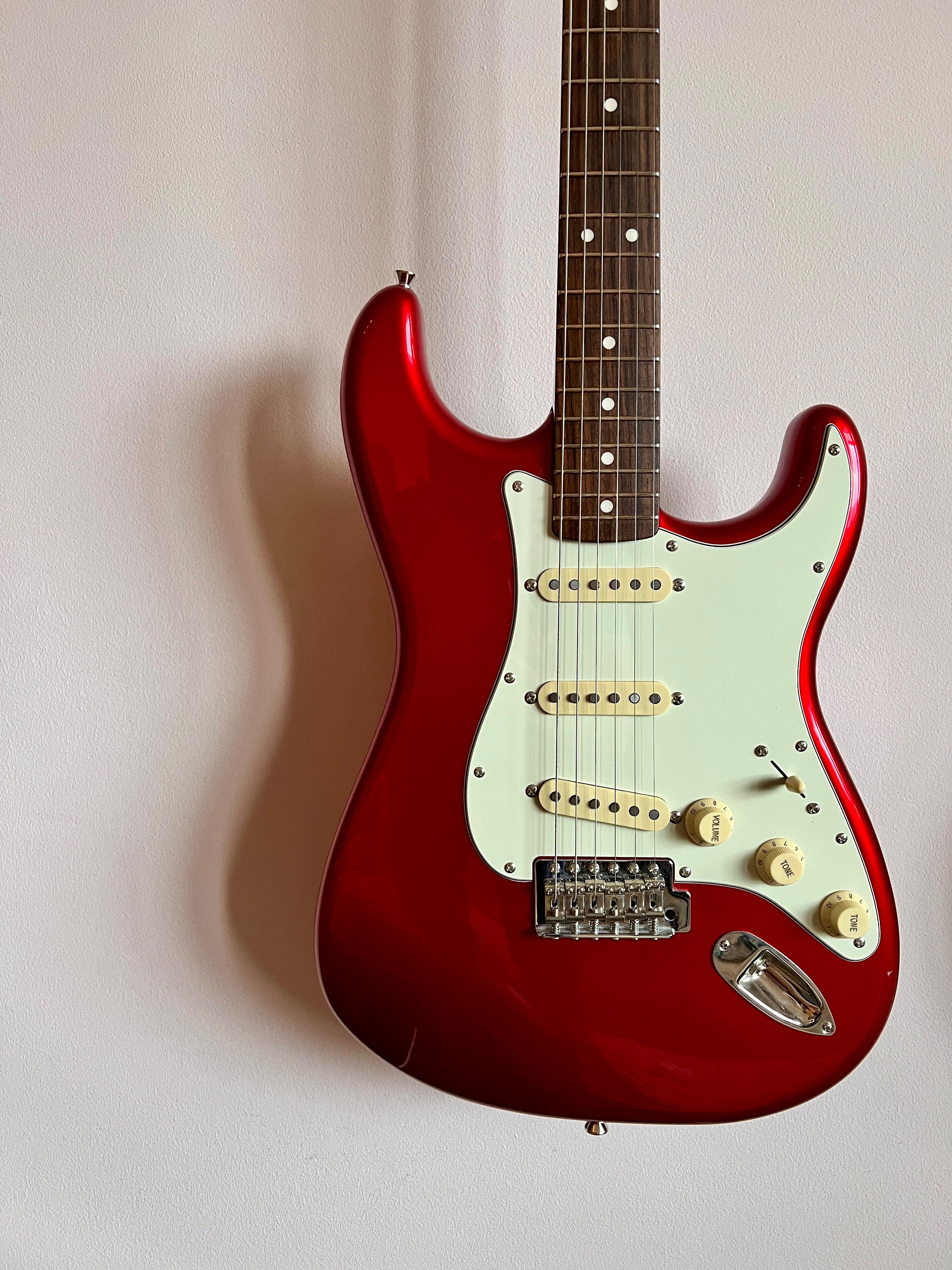 Squier Classic Vibe 60s Stratocaster Candy Apple Red