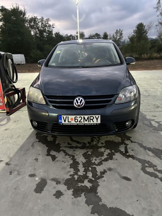 Vând golf 5 plus,sau schimb