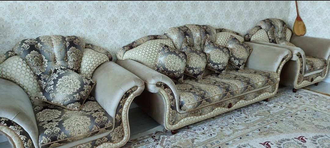 Продам диван с креслами