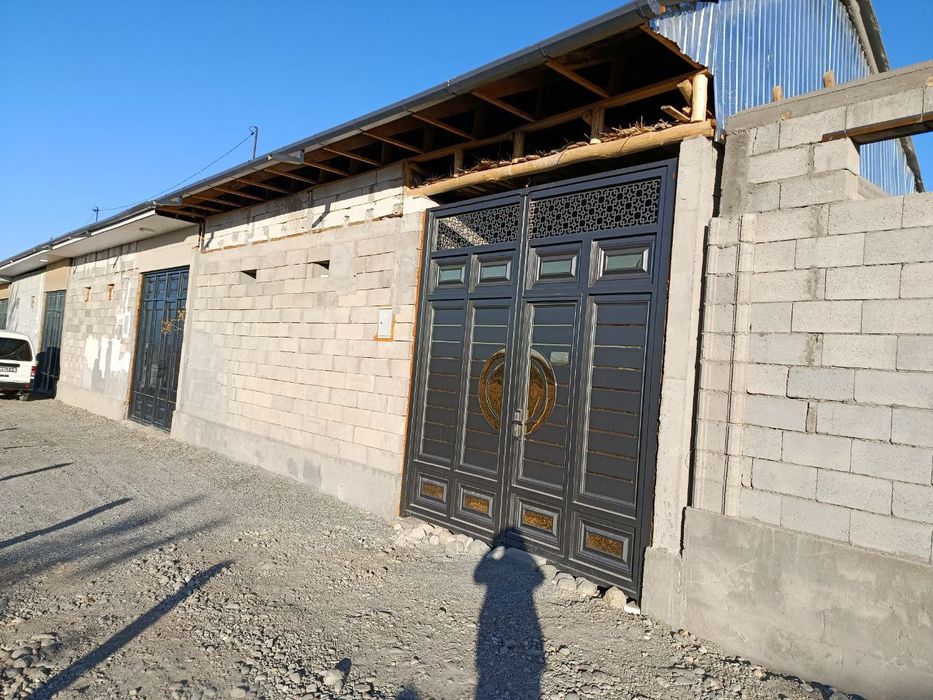 2 sotikli chala bitgan xovli uy sotiladi