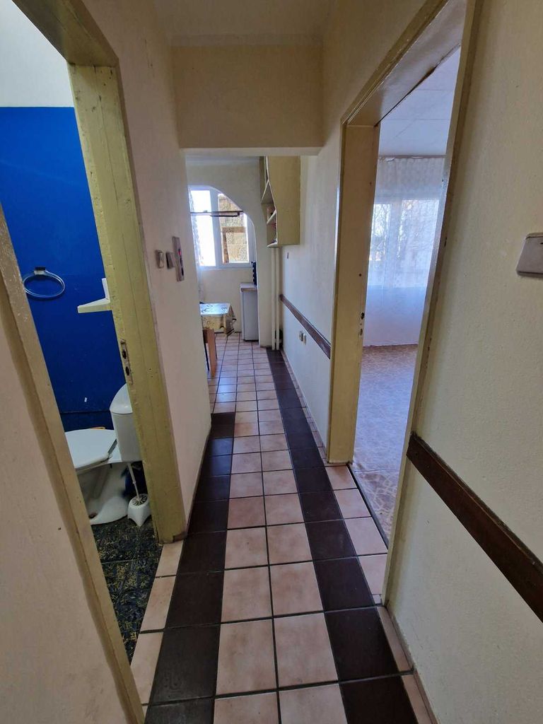 Продава се Двустаен апартамент в Карлово - 65 кв.м за 954 €/кв.м - Снимка #3