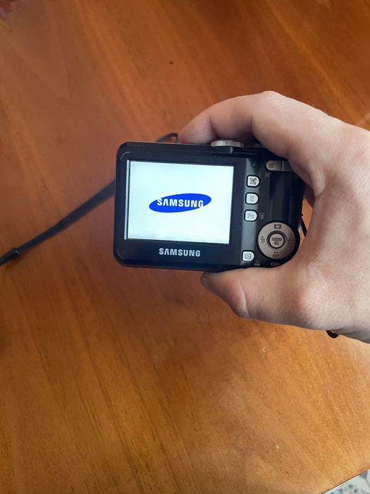 Vand doua aparate foto compacte samsung