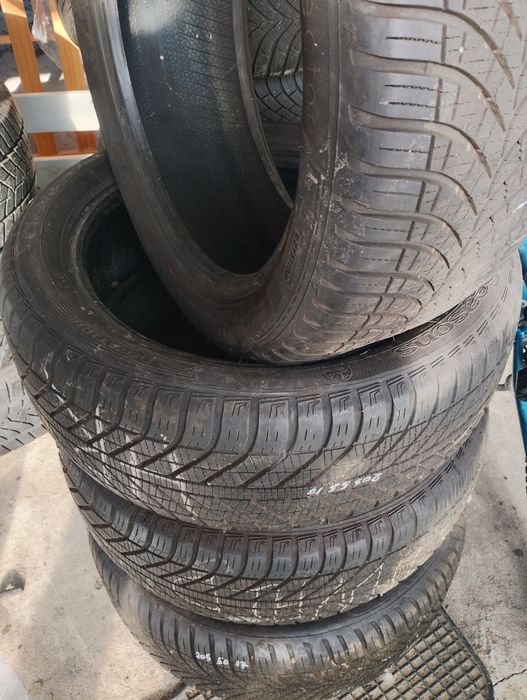 Vând cauciucuri de iarnă Goodyear 205 50 17