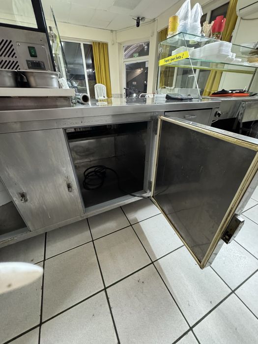 Хладилна витрина и бен мари
