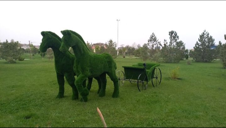 Суний газон скульптура