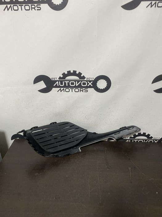 Grila stanga bara fata Peugeot 308 an 2013-2017