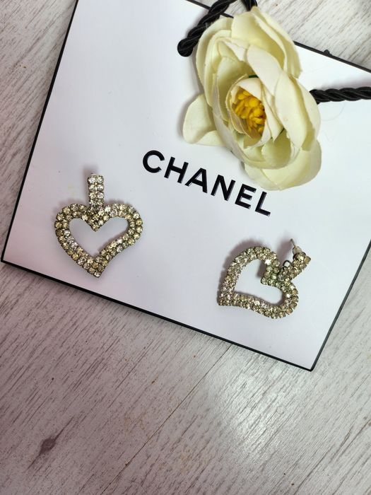 Обеци Chanel с камъни