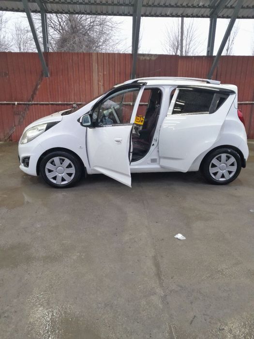 Spark sotila Km aylantirilmagan Ayol kishi haydagan