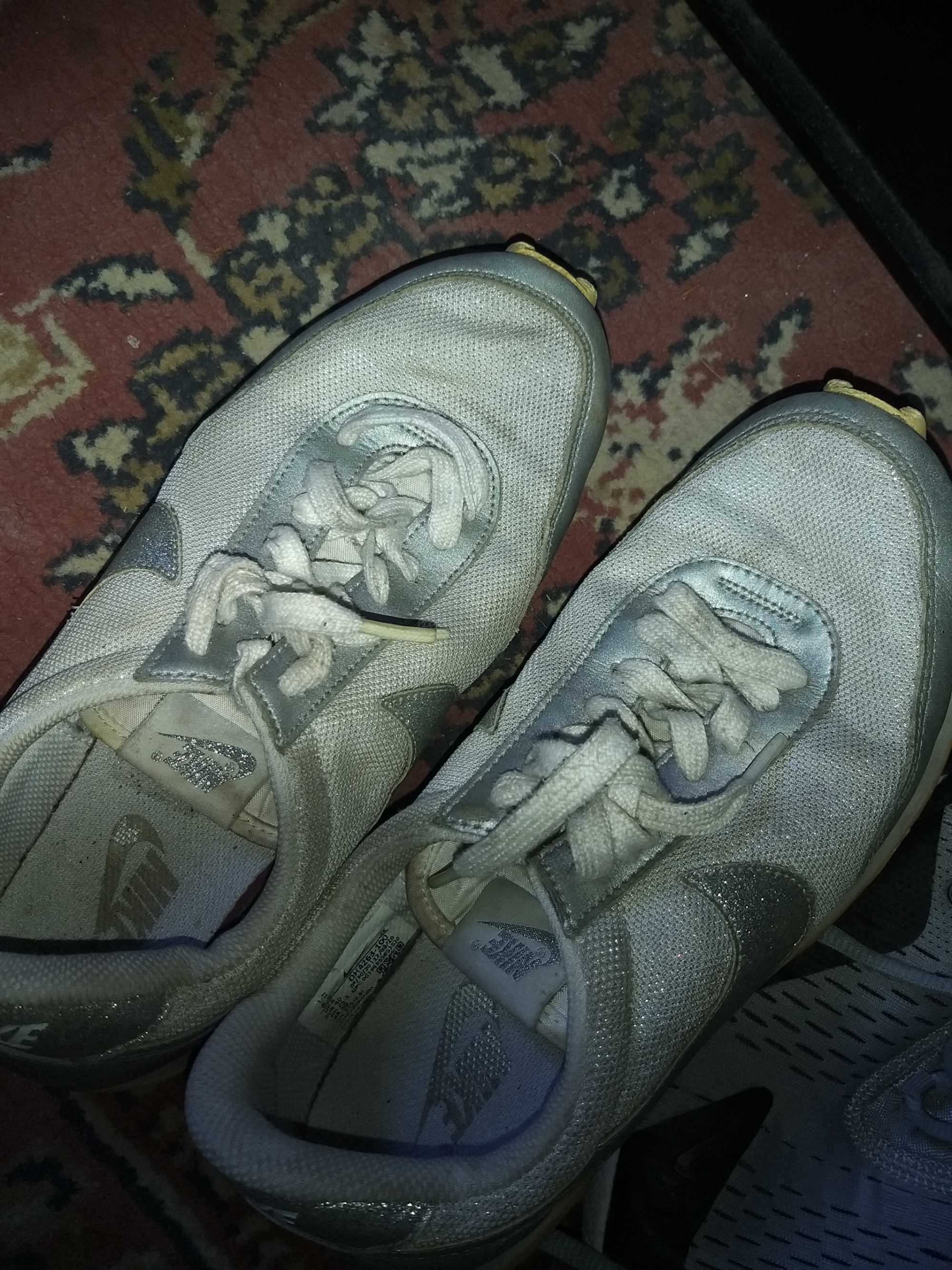 Дамски маратонки Nike