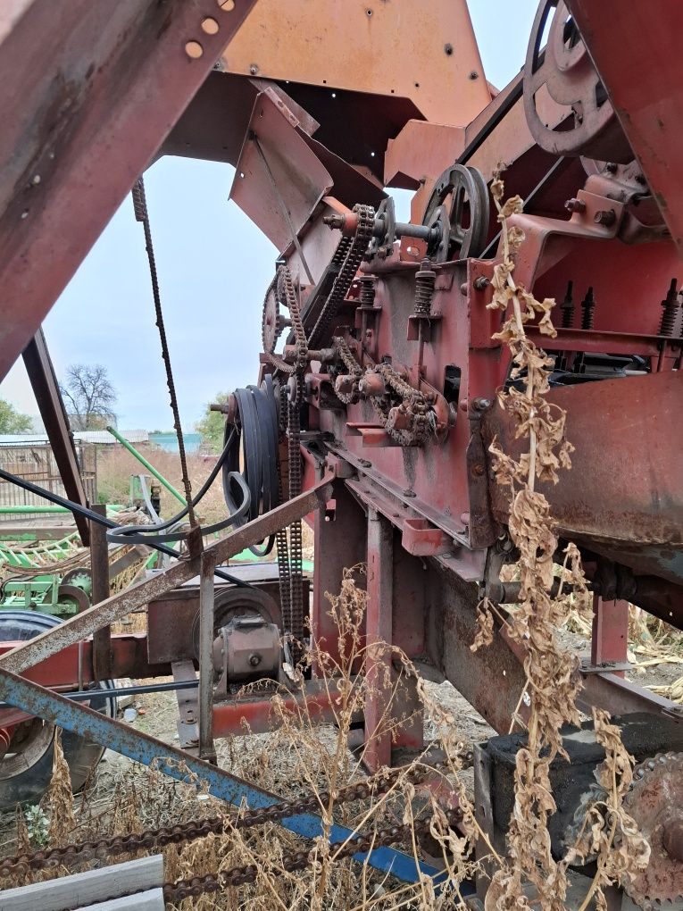 Продаётся початкоуборочный комбайн