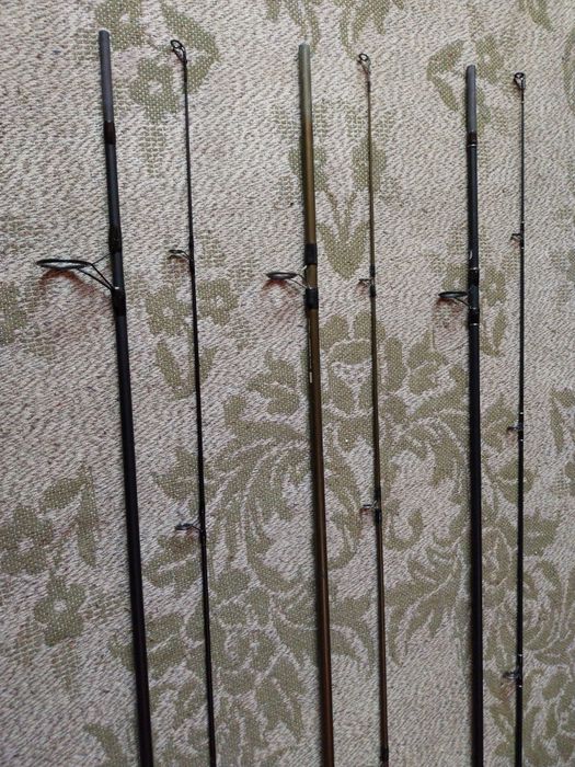 Set complet de pescuit la crap , 3 lansete + 2 transoane