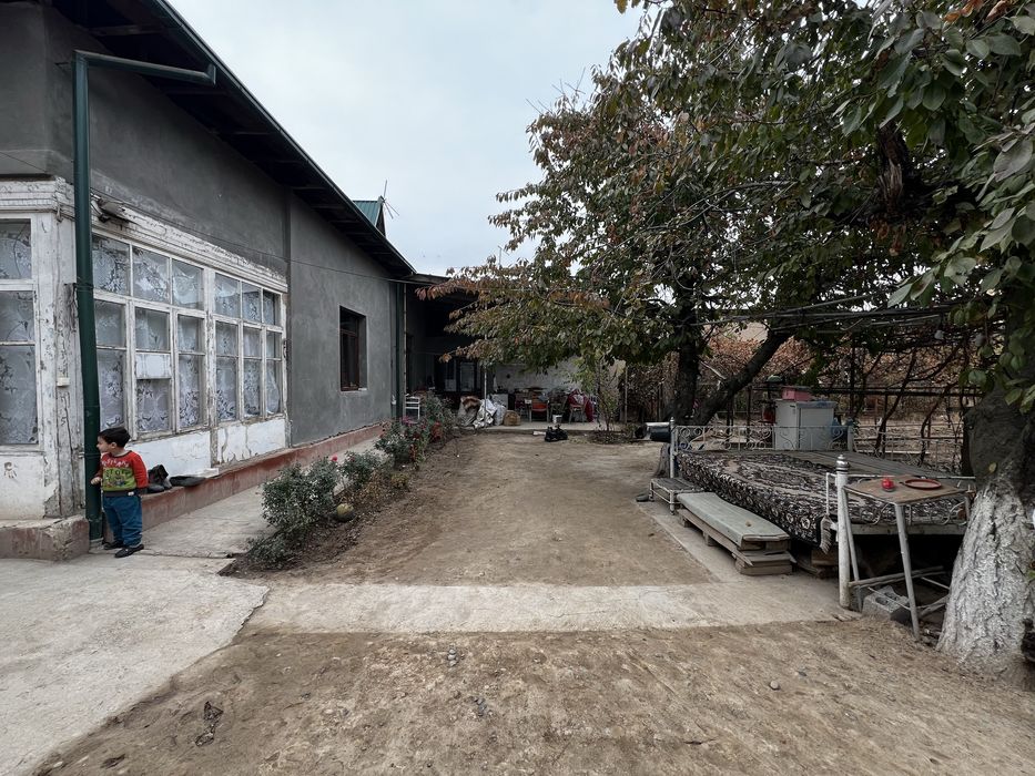 Uy sotiladi 10 sotixli 5 xonali fayzli