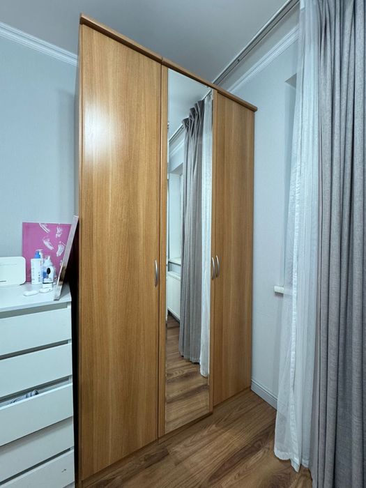 Продам шкаф вместе с тумбочками