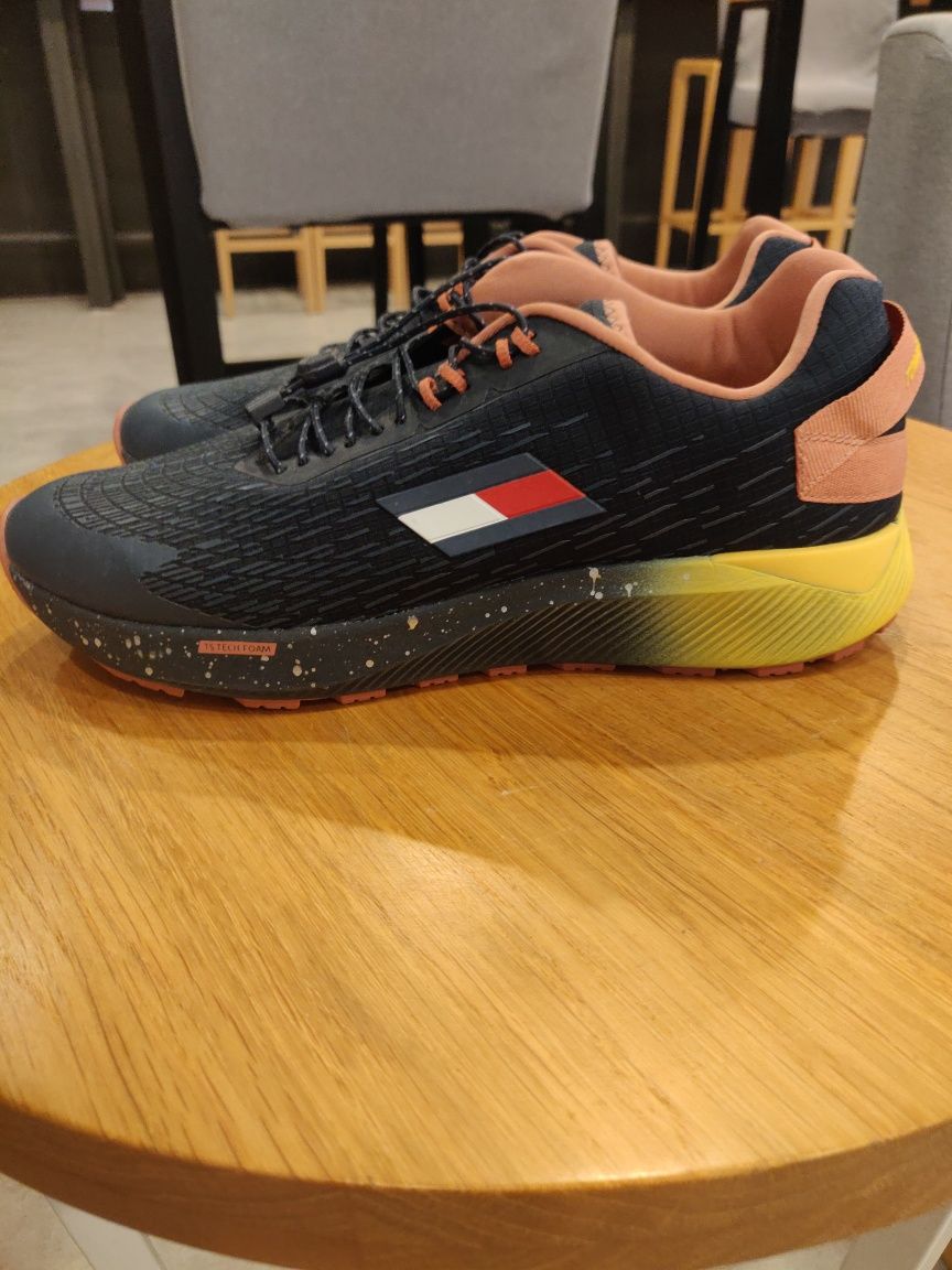 Чисто нови обувки Tommy Hilfiger номер 41