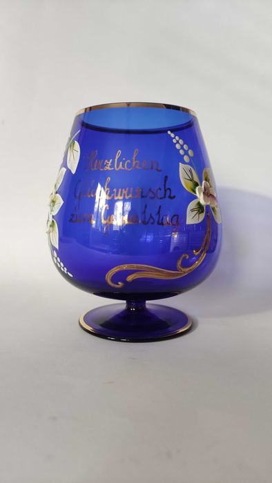 Голяма чаша от цветен кристал с 3Д декорация и златен кант