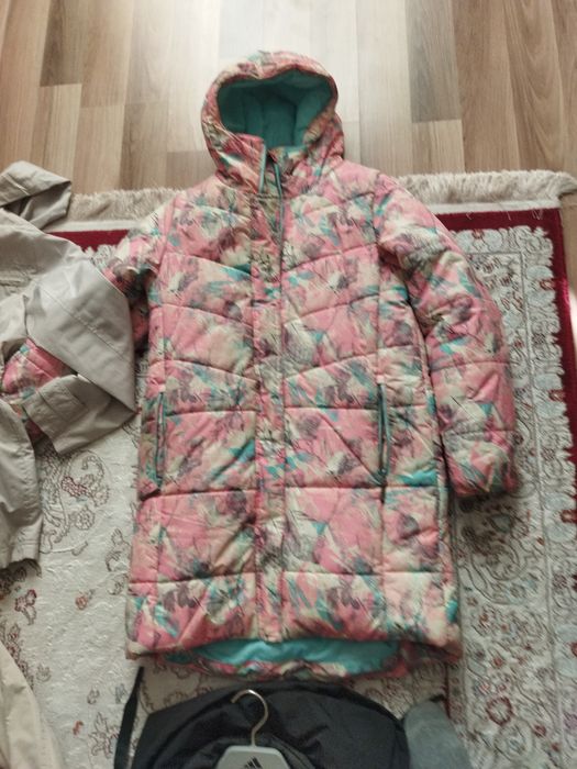 Продам куртки, подростковые для девочки и на парня