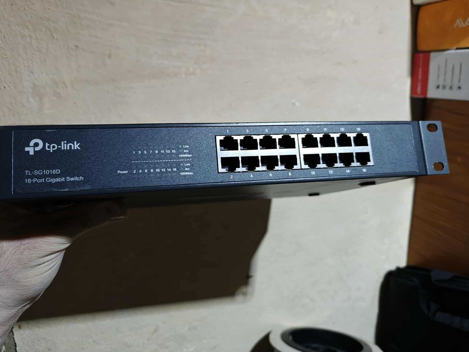 Switch 16 porturi TP-Link TL-SG1016D
