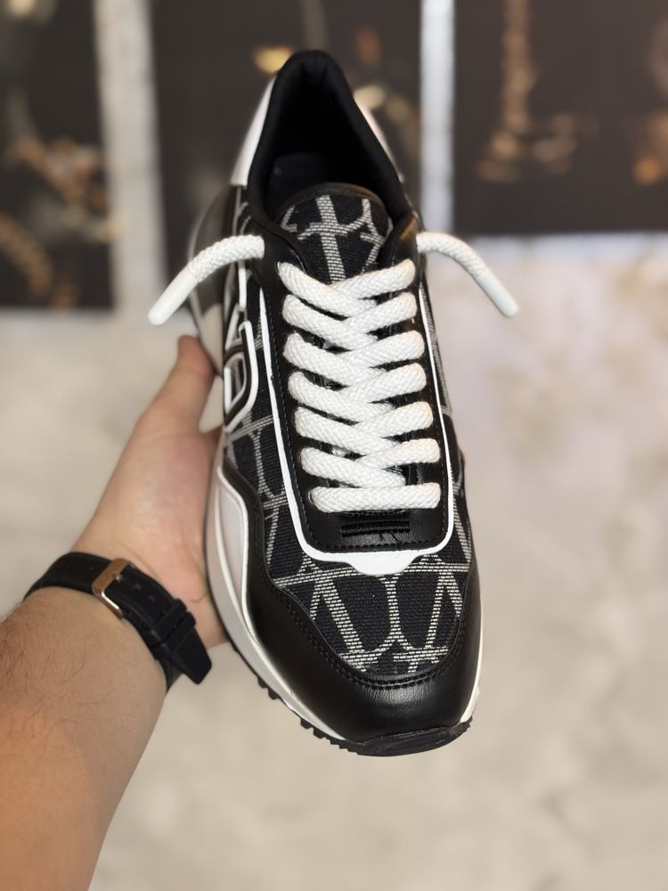 Adidasi Barbati VLTN0 True Act Black & White!