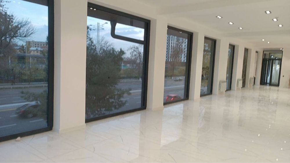 Евроремонт .Офис 131м2 Open spaces 76m2, вдоль дороги.