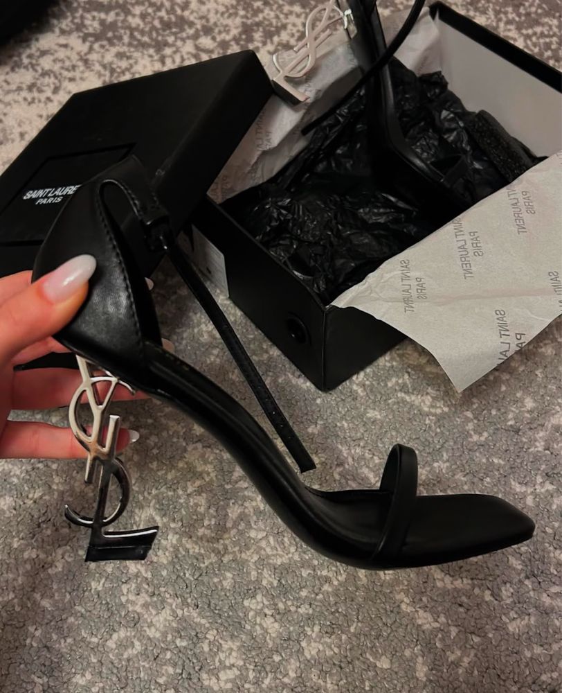 Sandale YSL pe comanda