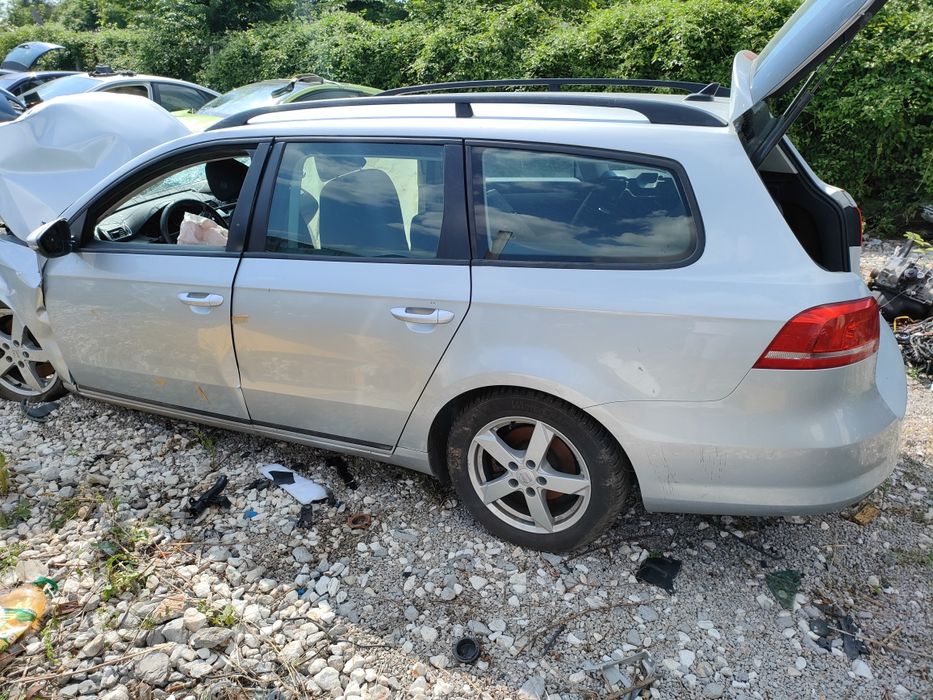 Продавам на части Фолксваген Пасат 2012г 1.6тди