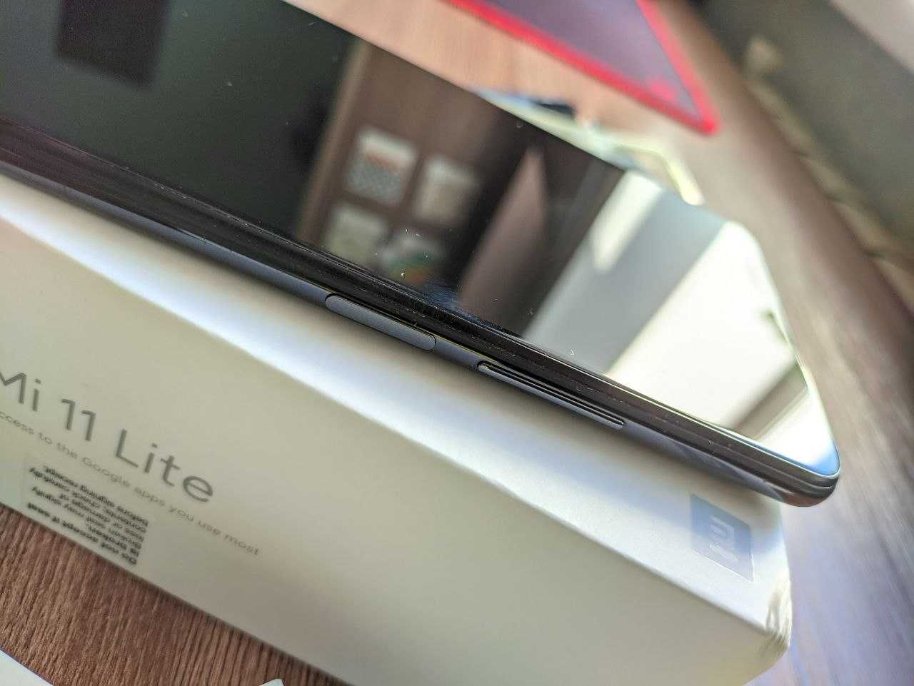 Xiaomi Mi 11 Lite 6/128 Gb в идеальном состоянии. Полный комплект