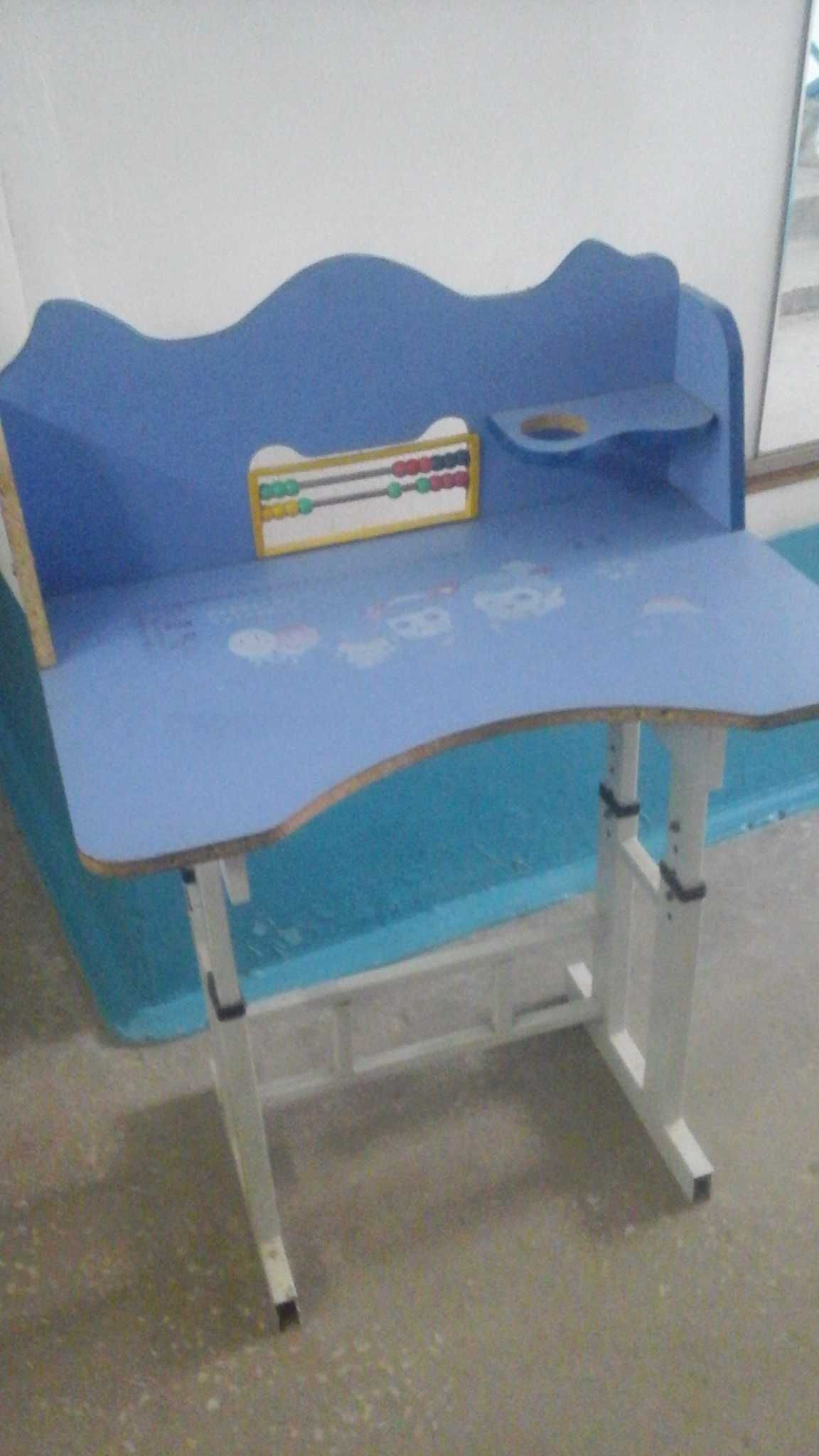 Продам детский стол.